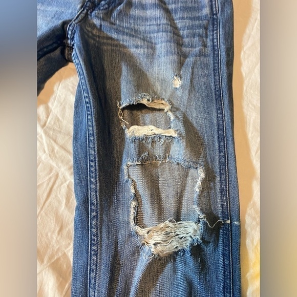 Hollister Jeans Womens Sz 26W x 27L Relaxed Fit Destructed Denim High rise Sz 3 - Picture 4 of 10